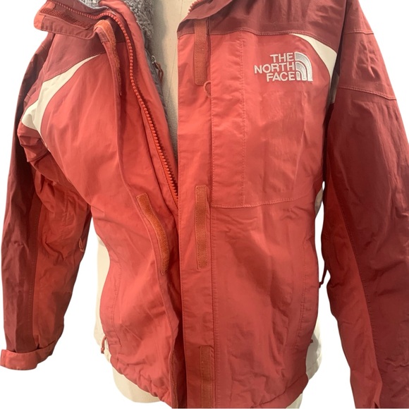 THE NORTH FACE Insulated Jacket with Detachable Hood – Women’s XS – Copper Rust - Picture 9 of 12